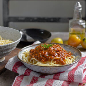 https://www.leosfastfood.com/wp-content/uploads/2023/04/spaghetti-bolognese-300x300.jpg